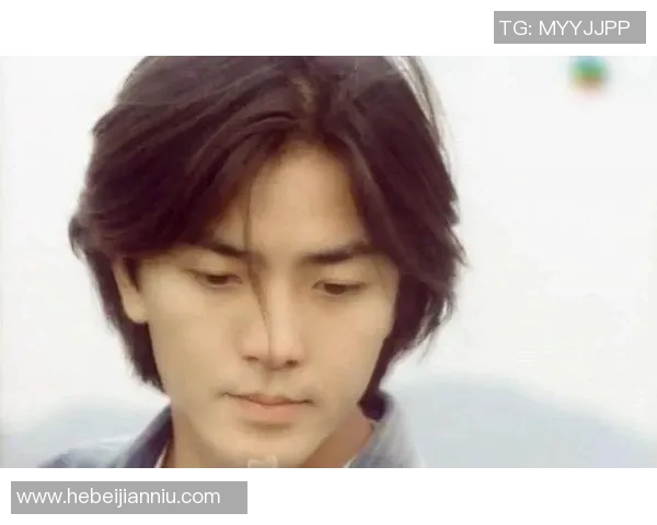 足球明星颜值变迁史从青涩少年到成熟魅力的华丽转身